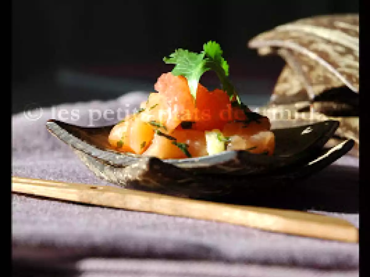 Tartare de saumon au gingembre, échalote et pamplemousse (amuse-bouche festif)