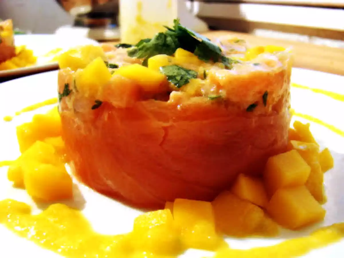 Tartare de saumon mangue et coriandre fraiche
