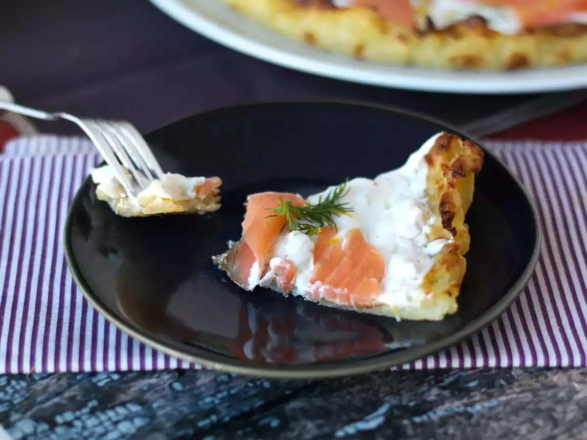 Tarte au saumon fumé avec une base de pommes de terre - photo 2