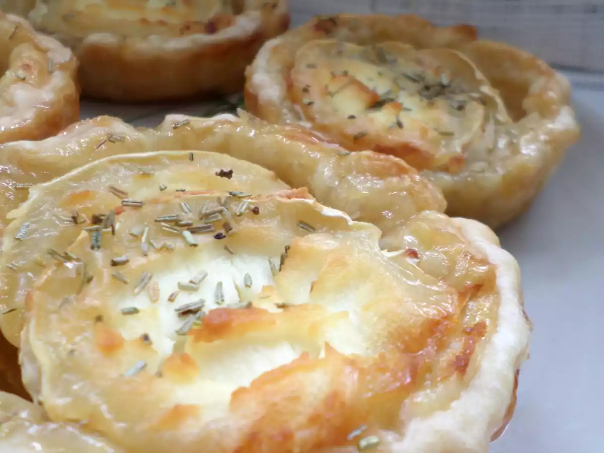 Tartelettes au fromage de chèvre, miel et romarin - photo 2