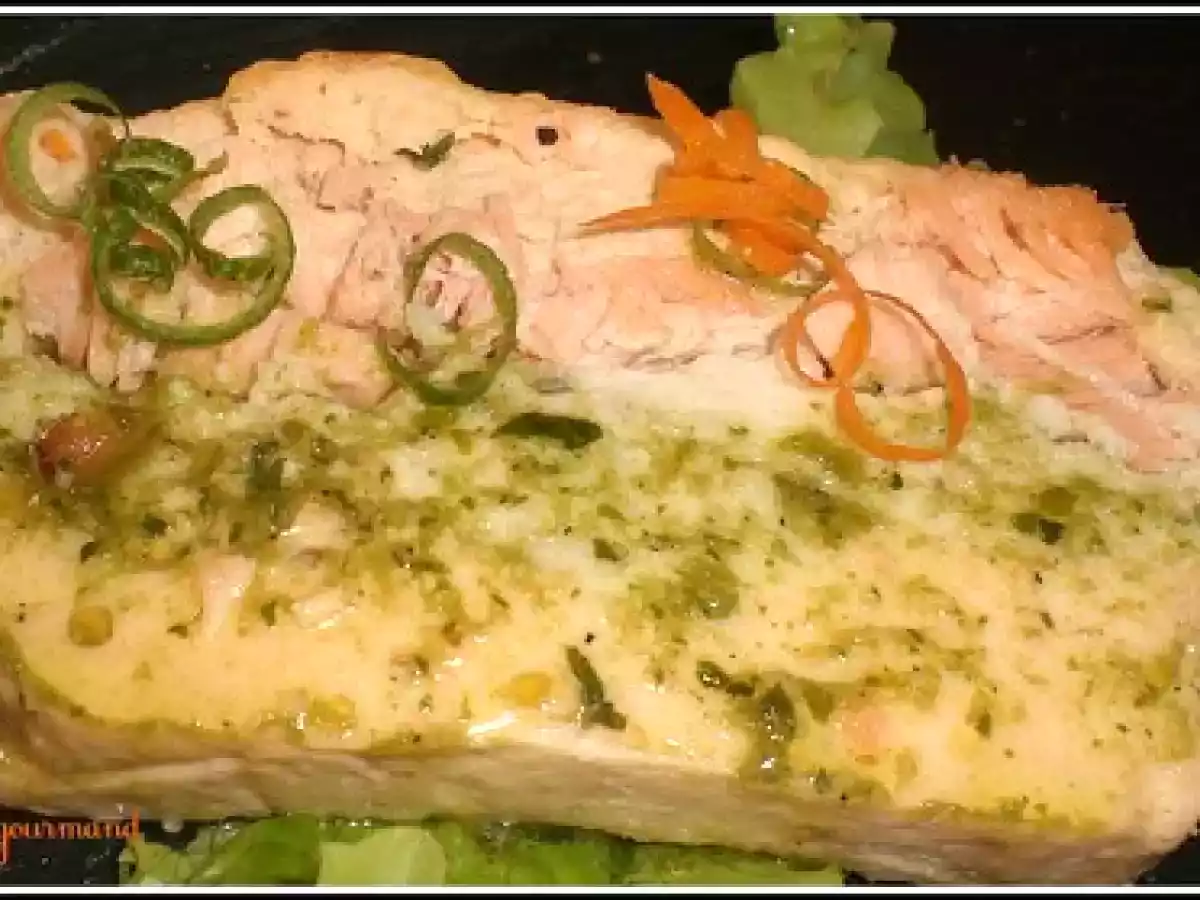 Terrine de saumon aux agrumes-merluchon à la mélisse-sauce asiatique au pestou