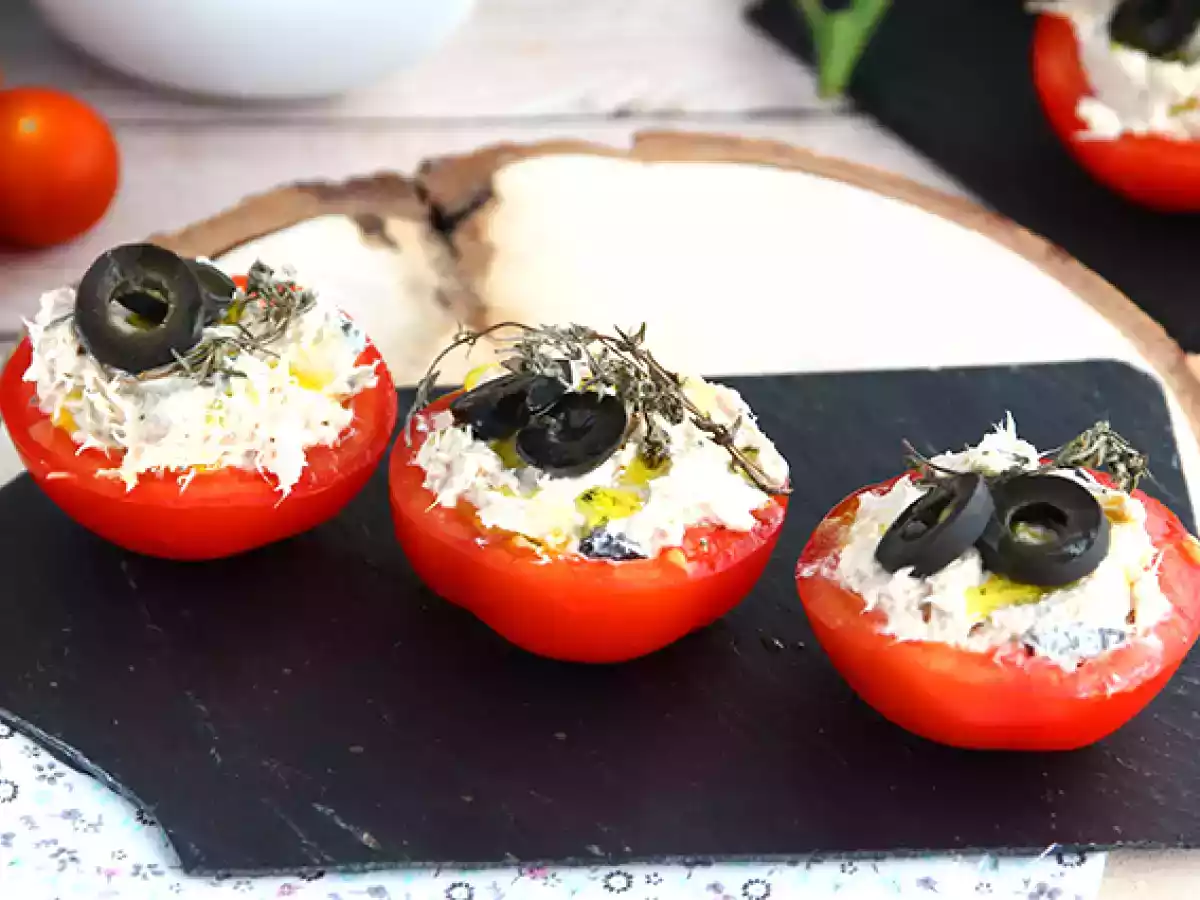 Tomates farcies au thon, fromage frais et aux olives - photo 2