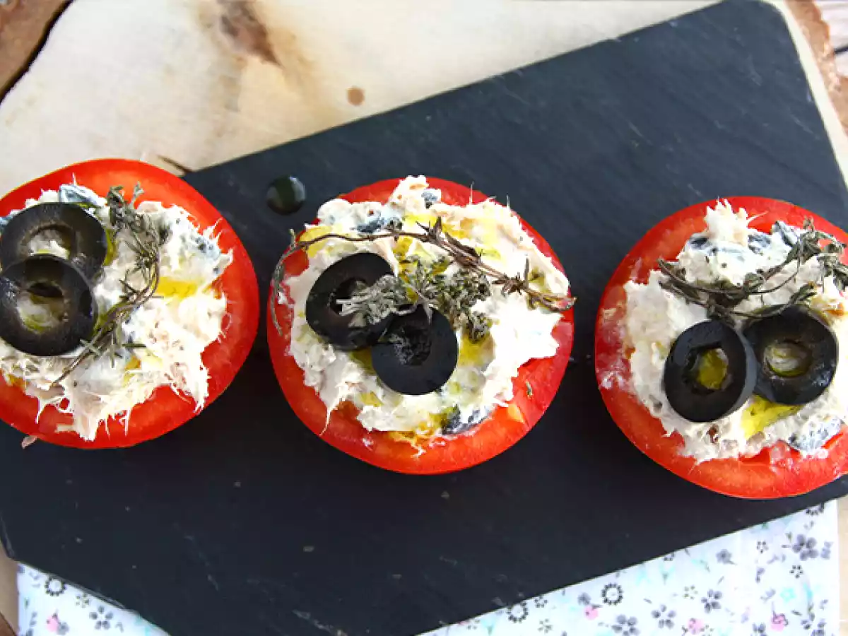 Tomates farcies au thon, fromage frais et aux olives - photo 4