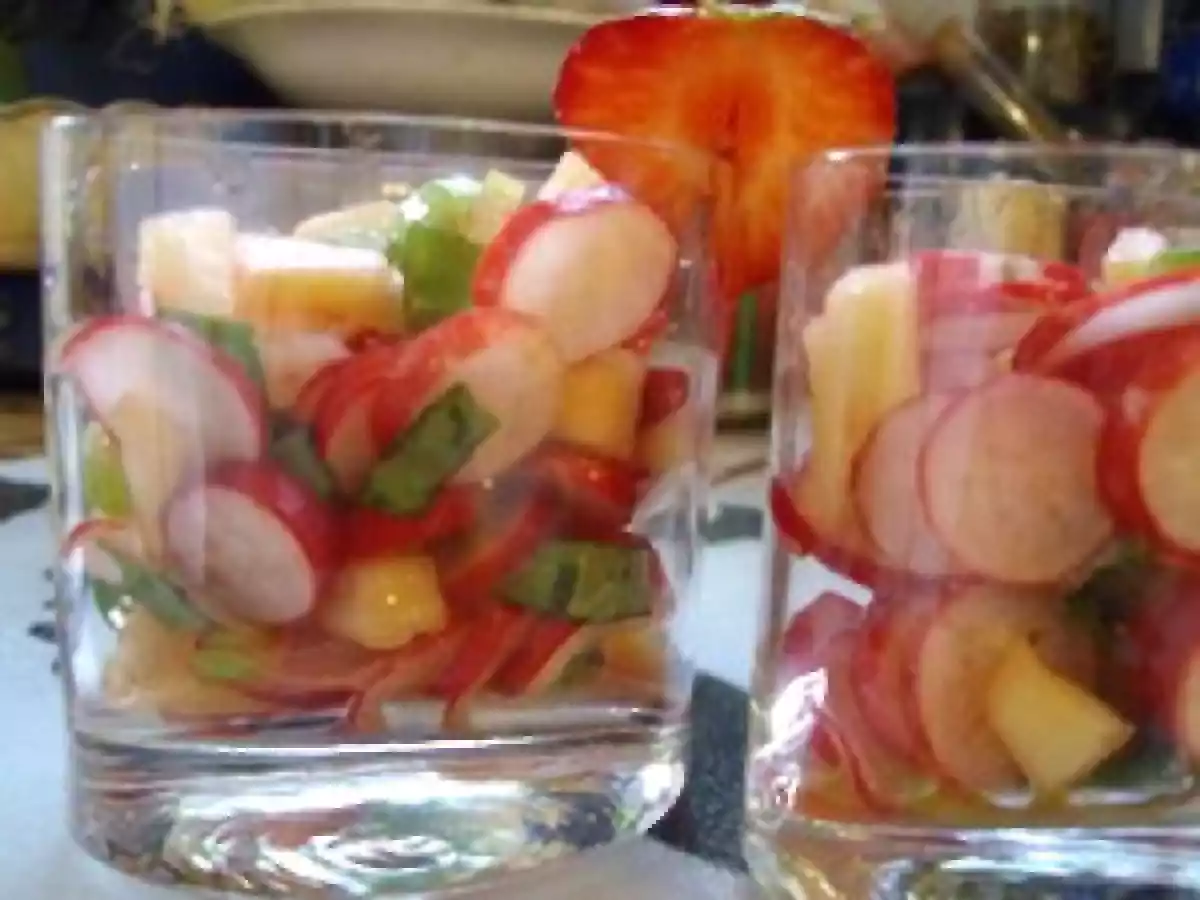 Verrine aux Pommes, Radis et Basilic, Vinaigrette à la Fraise - photo 2