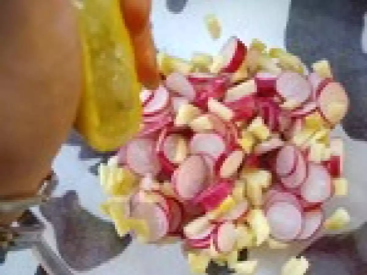 Verrine aux Pommes, Radis et Basilic, Vinaigrette à la Fraise - photo 5