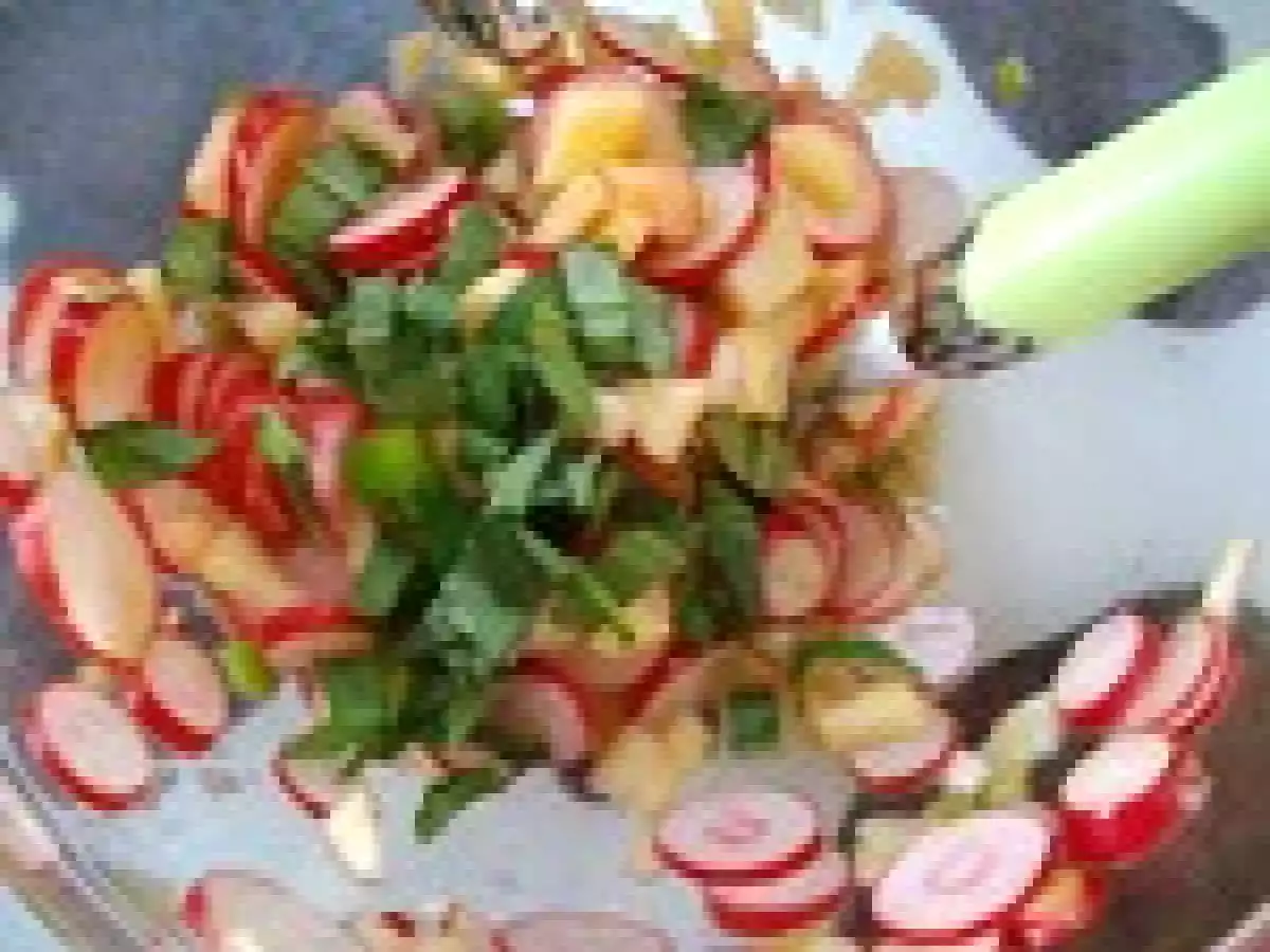 Verrine aux Pommes, Radis et Basilic, Vinaigrette à la Fraise - photo 6