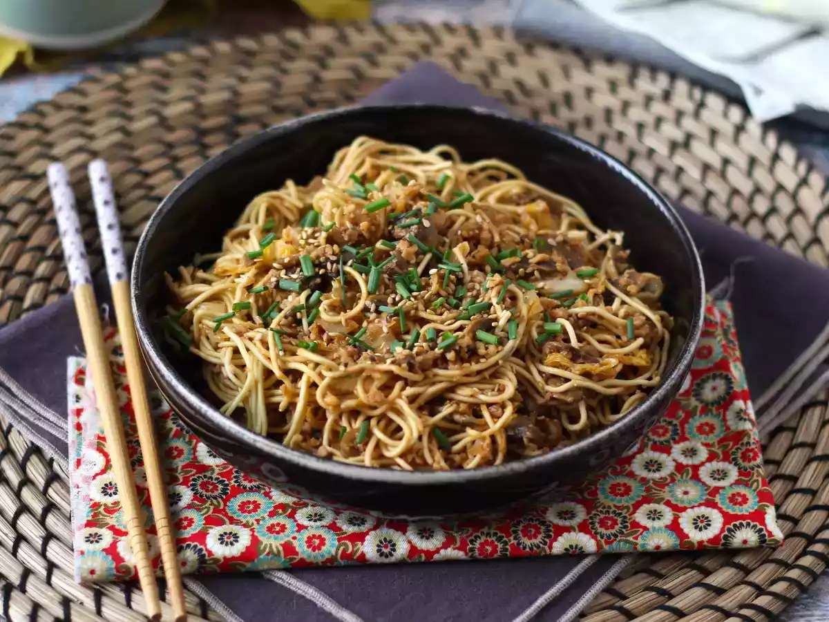 Wok de nouilles chinoises (légumes et protéines de soja texturées)
