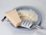 Garder votre parmesan râpé frais et savoureux : 5 astuces incontournables pour une conservation parfaite!