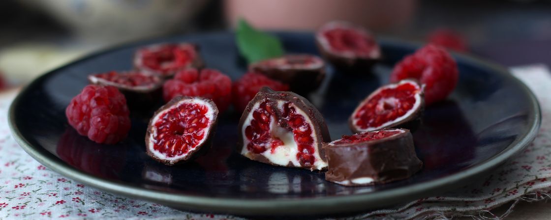 Comment faire des Franui maison? Ces framboises au chocolat super tendance!