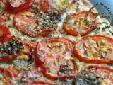 Recette Tarte fine au chutney de tomates vertes, chèvre et tomates rouges