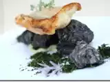 Recette Filet de bar sur rocher de seiche, sauce au wasabi et poudre de coriandre