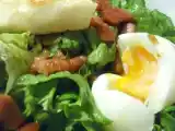 Recette Croustillants de chèvre chaud au miel et oeufs mollets en salade