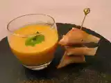 Recette Soupe crémeuse aux carottes, lait de coco et coriandre accompagnée de petits samoussas