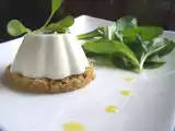 Recette Panna cotta de brebis et sa croute aux olives vertes