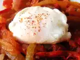 Recette Oeuf poche sur piperade coloree