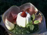 Recette Panna cotta à l'ail blanc de lomagne, jambon cru fumé, pesto de persil et sauge