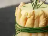 Recette Purée à l'ail, parmesan, ciboulette, huile d'olive dans sa tour d'asperges