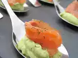 Recette Cuillères apéritives à la purée d'avocat et au saumon fumé parfumées à l'aneth
