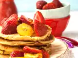 Recette Pancakes à la noix de coco, fraises et bananes plantain