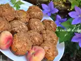 Recette Muffins aux pêches de vigne croquants aux amandes