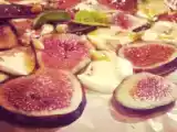 Recette Carpaccio de figues et mozzarella di buffala, pignons et basilic