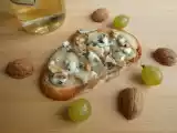 Recette Tartine de roquefort aux poires et aux noix