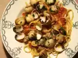 Recette Spaghettis aux coques, sauce à la tomate, à l’ail et au persil
