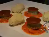 Recette Gâteau de foie de volaille, quenelles de volaille et sauce tomate