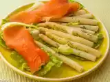 Recette Salade de pointes d'asperges à la truite fumée