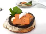 Recette Mini pizza aubergine, chèvre et saumon fumé, touche de miel