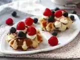 Recette Gaufres garnies aux fruits, chocolat et chantilly