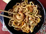 Recette Nouilles udon aux crevettes et leur sauce cacahuète pimentée