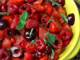 Recette Salade de fruits rouges: fraise, framboise, cerise et pastèque, parfaite pour l'été!