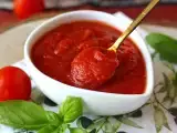Recette Sauce tomate crue pleine de saveurs, idéale pour garnir une pizza ou une pinsa
