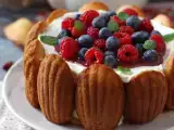 Recette Charlotte aux fruits rouges avec des madeleines