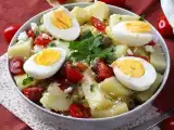 Recette Salade de pommes de terre à la feta, œufs et tomates cerises