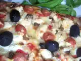 Recette Pizza à la crème fraîche aux knackis et au fromage