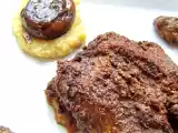 Recette Pigeonneau farci en croûte de cacao, figues confites & sauce chocolatée