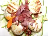 Recette Coquilles saint jacques et jambon cru poêlés sur un carpaccio de courgettes croquantes