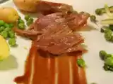 Recette Canard confit, légumes verts croquants et sauce vinaigrée au cacao amer