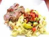 Recette Cuisses de poulet marinées à la provençale, tomates séches, pâtes au pesto..