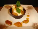 Recette Chaud froid vanille marbrée caramel aux mirabelles flambées en coque chocolatée
