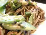 Recette Salade de nouilles soba, concombre et hareng doux au sésame