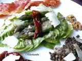 Recette Salade d?asperges au parmesan, jambon serrano grillé et vinaigrette de lentilles