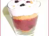 Recette Verrines spéculoos - fruits rouges et rhubarbe et sa crème aux fruits rouges