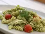 Recette Salade de fusilli au poulet, pesto pistaches-roquette et tomates cerises