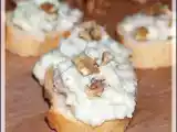 Recette Petits toasts grillés roquefort-noix pour l'apéro