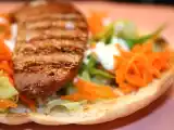 Recette Pains pita aux saucisses grillées