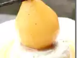 Recette Poire pochée aux epices, glace réglisse et caramel au beurre salé