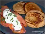 Recette Blinis à la farine de châtaigne, saumon fumé et sa crème à la ciboulette